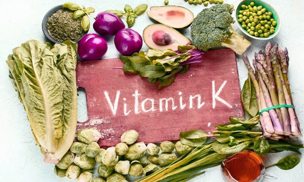 La vitamina K se encuentra en una gran variedad de alimentos, y juega un rol importante en el bienestar cerebral y cognitivo